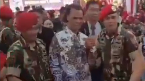 Danjen Kopassus Minta Maaf Soal Prajurit Berfoto dengan Hercules